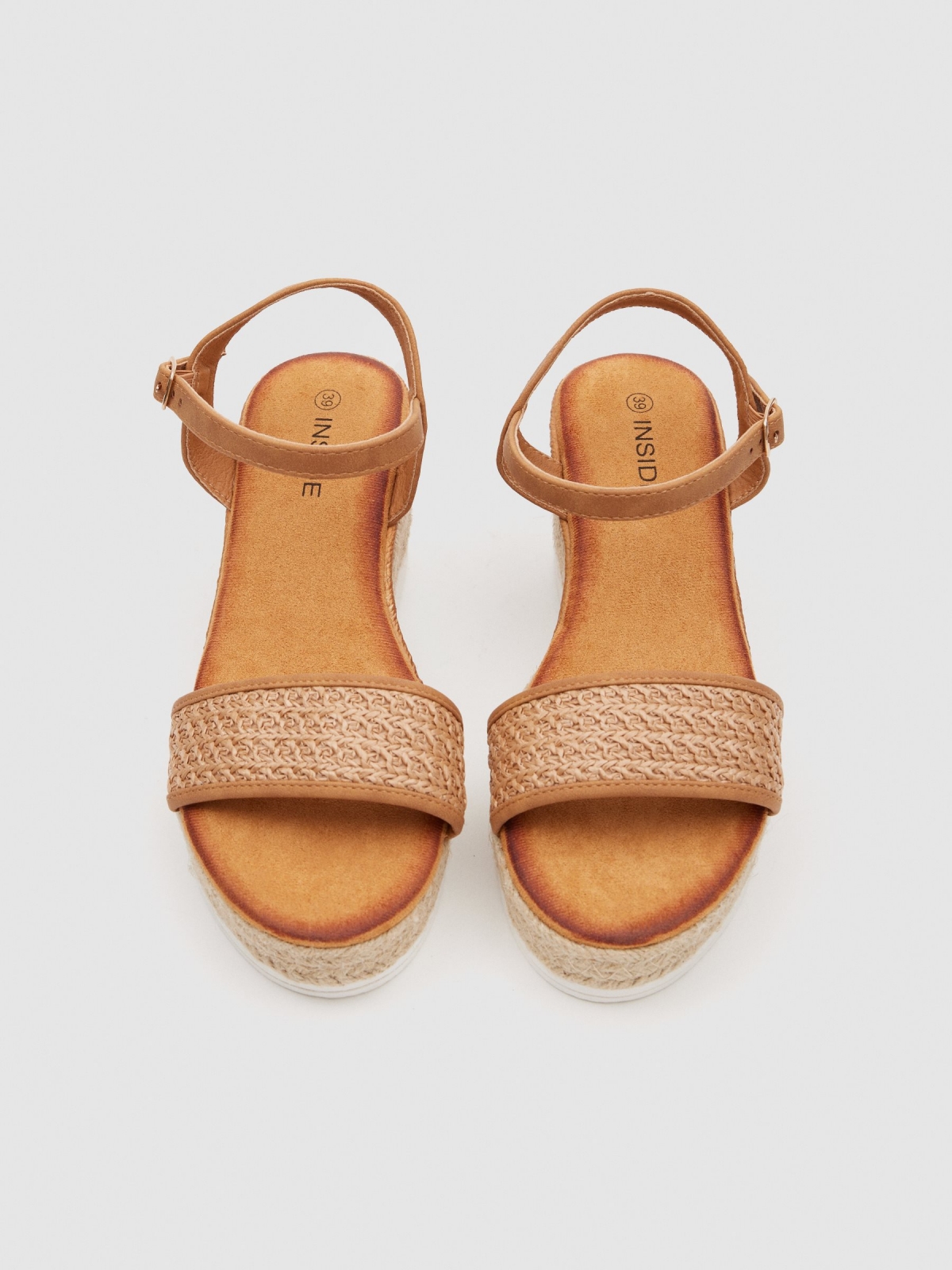 Wedge raffia strip light brown detail view