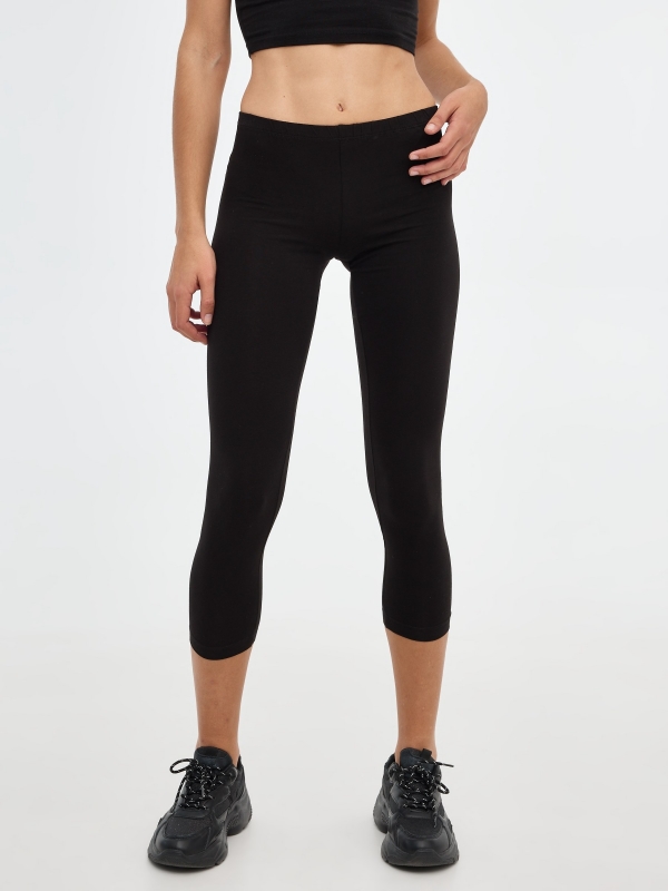 Basic capri leggings black middle front view