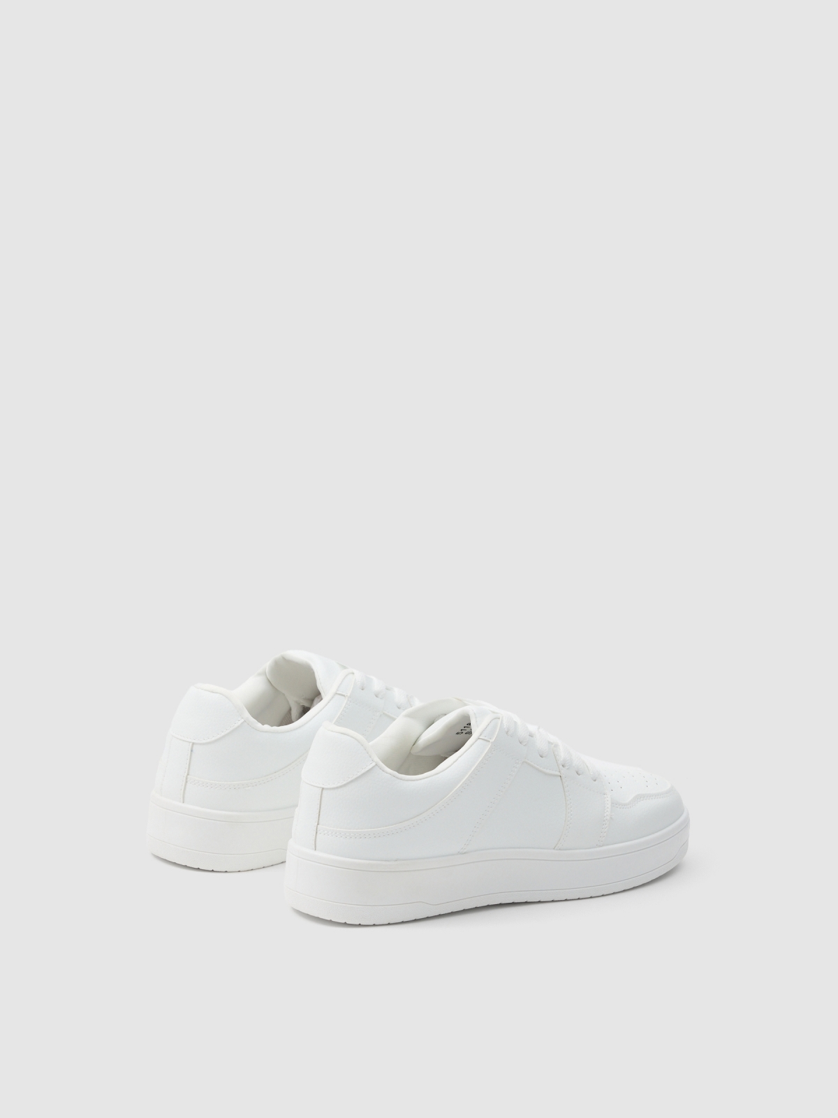 Basic skater sneaker white 45º back view