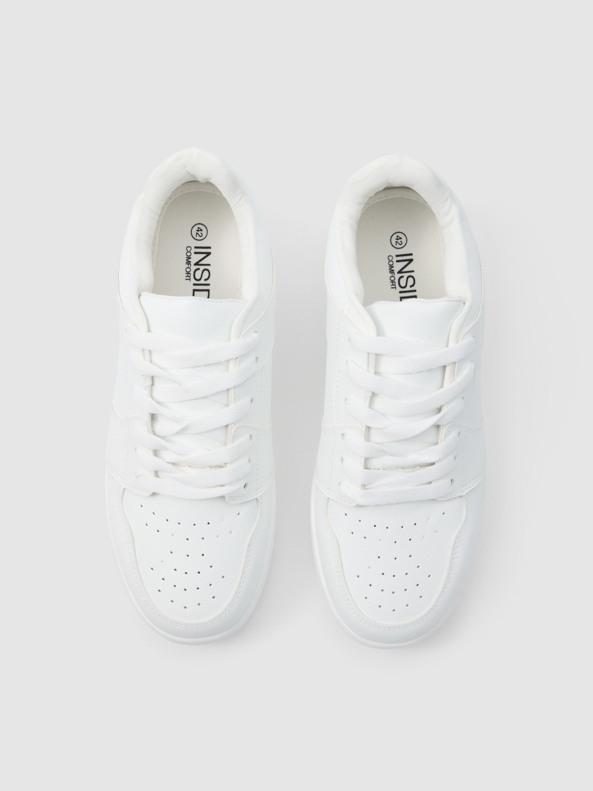 Basic skater sneaker white zenithal view