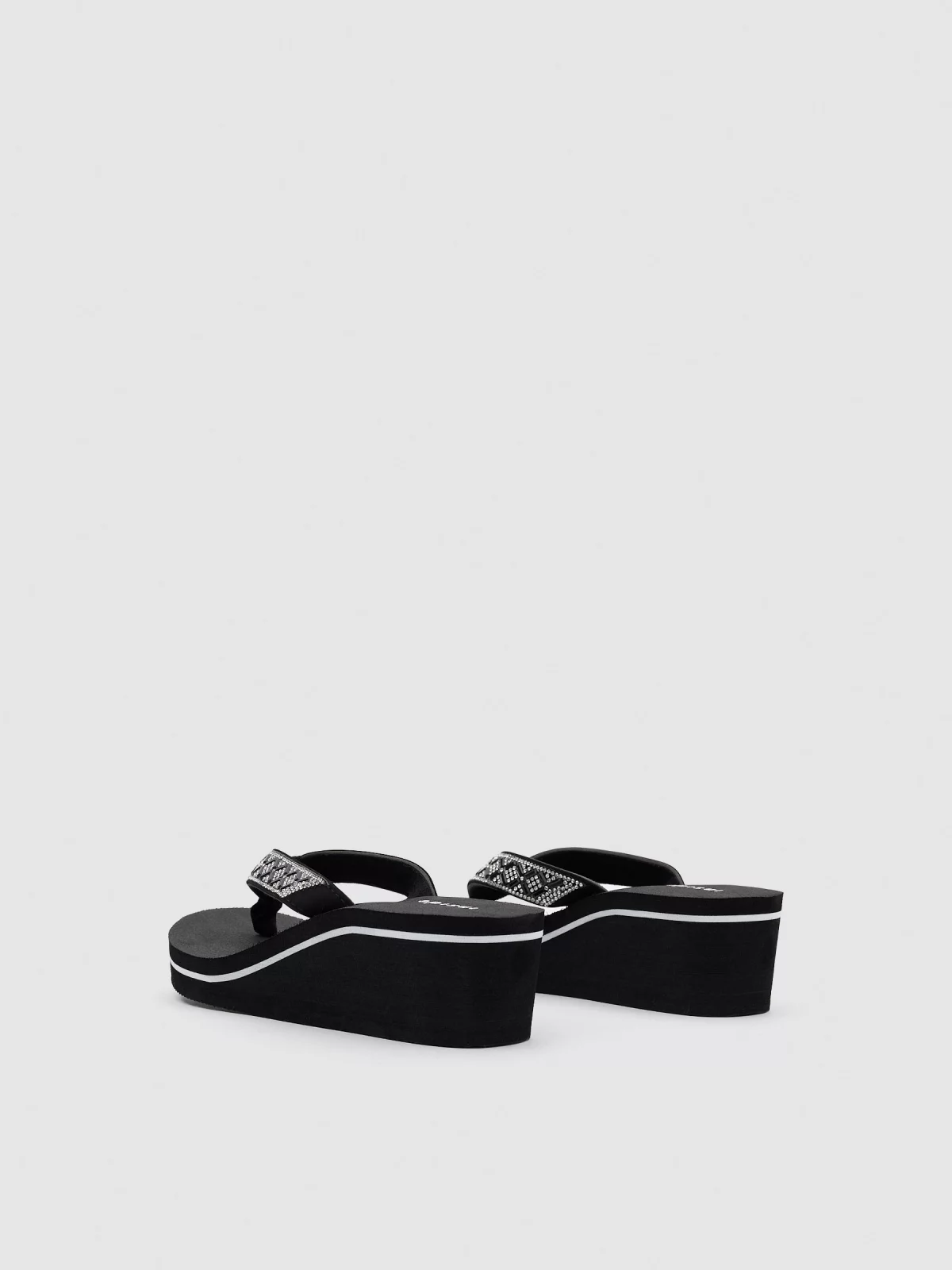 Chanclas de cuña negro vista frontal 45º