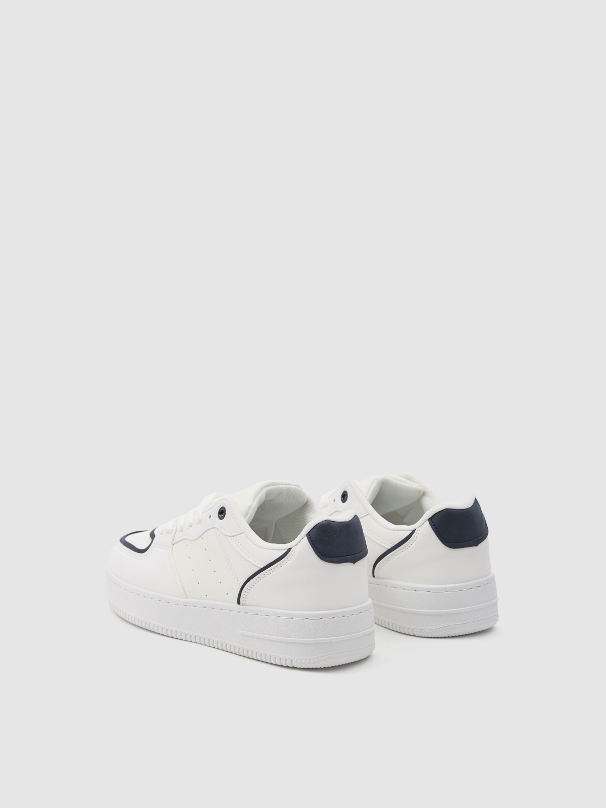 Basic skater sneaker with detail white 45º back view