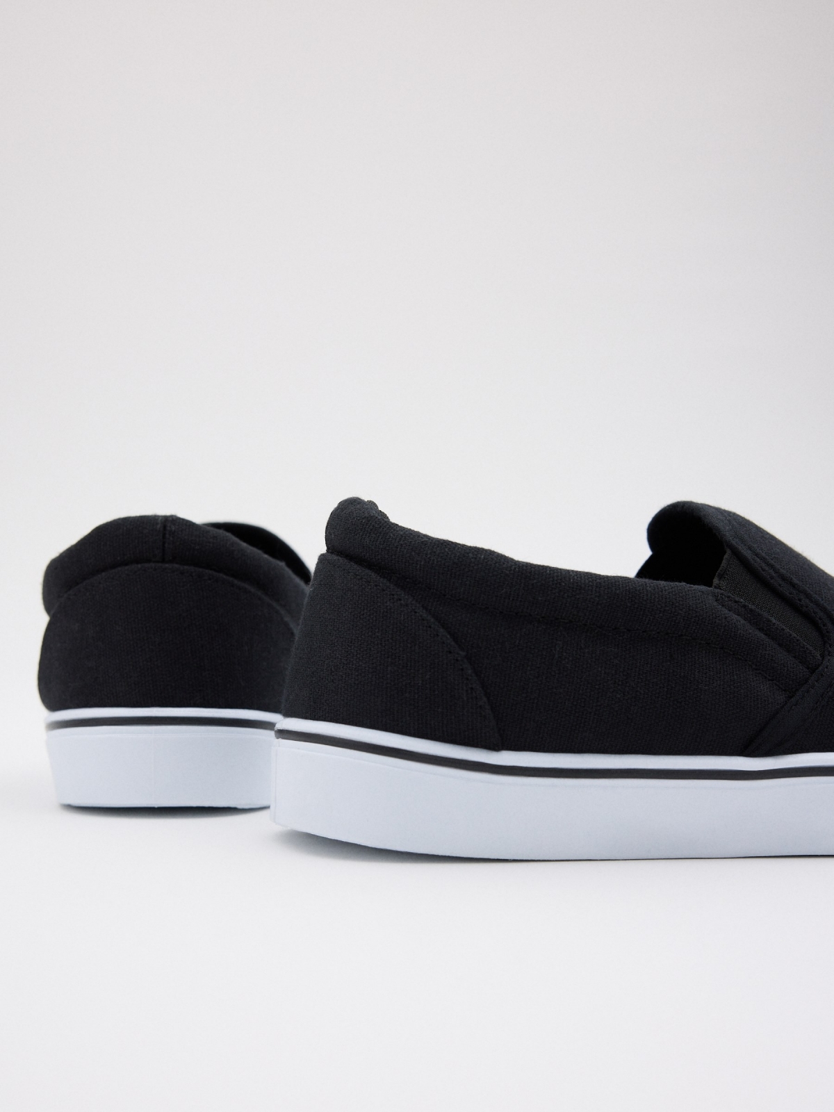 Elastic black canvas shoe black detail view