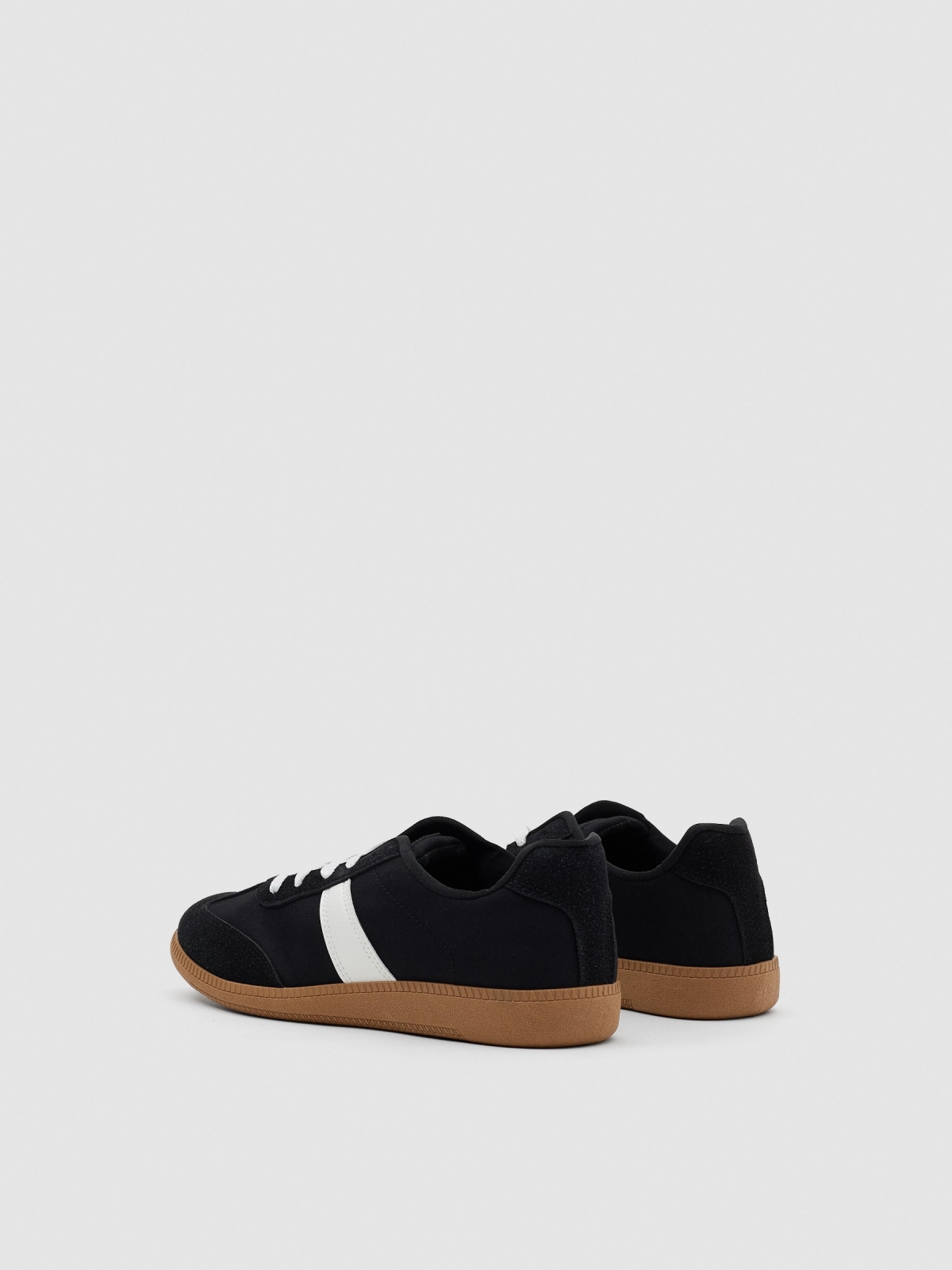 Basic retro sneaker black 45º back view