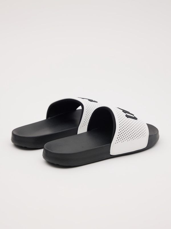 Printed flip flops black 45º back view