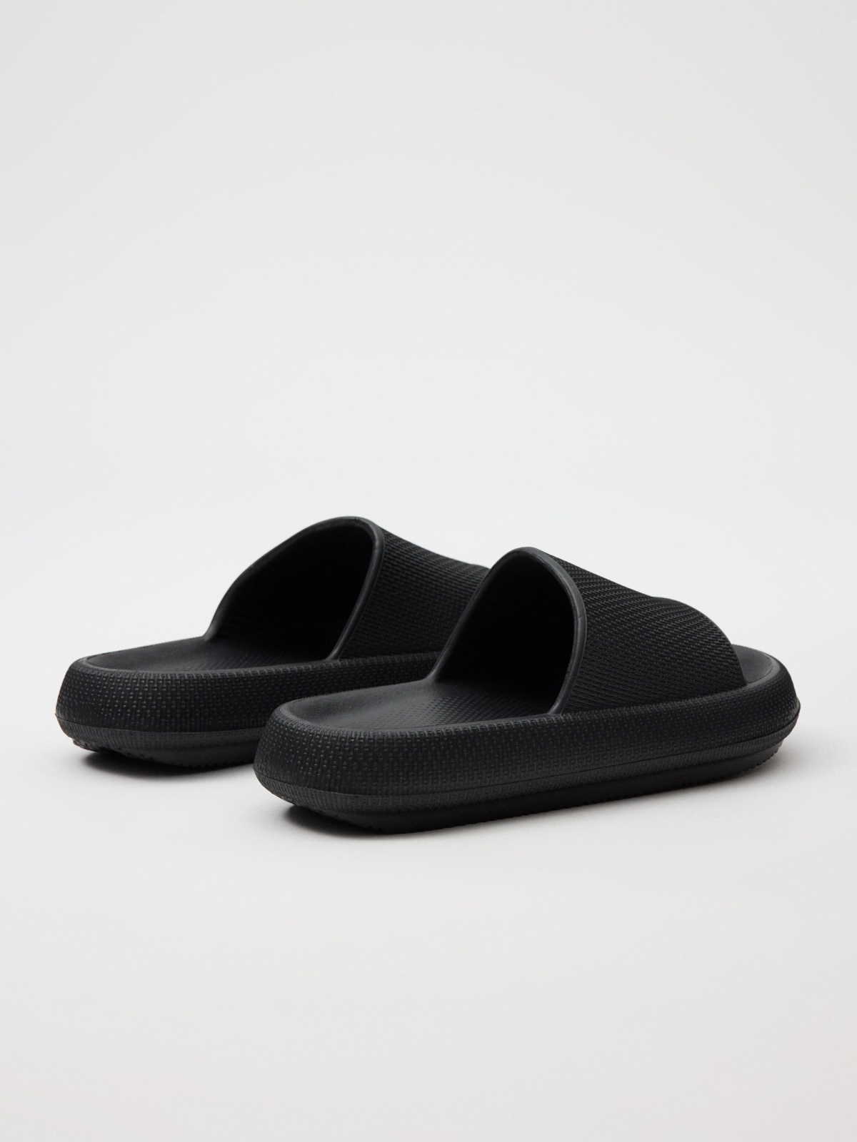 Comfort beach flip flops black 45º front view