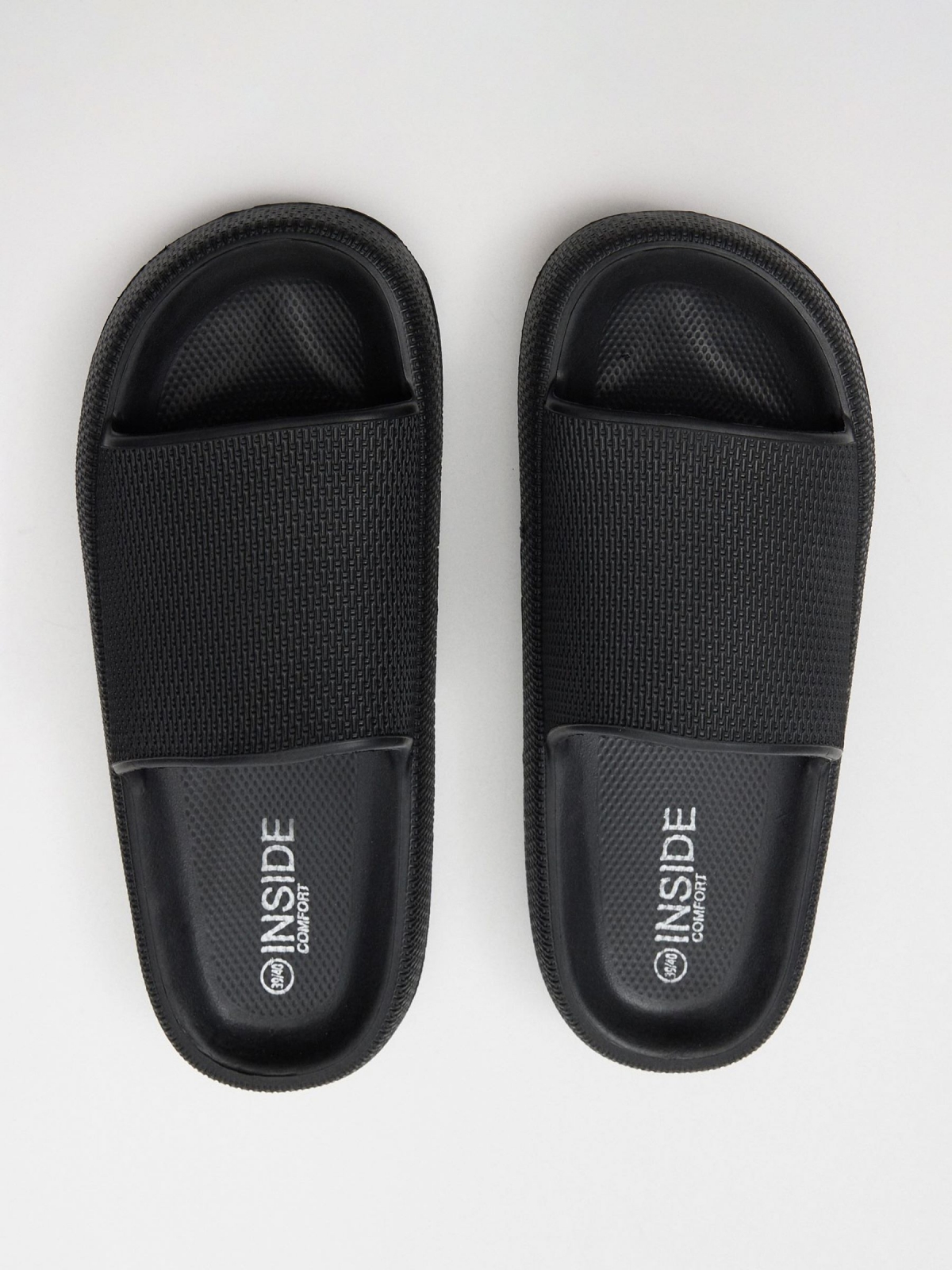 Comfort beach flip flops black 45º back view