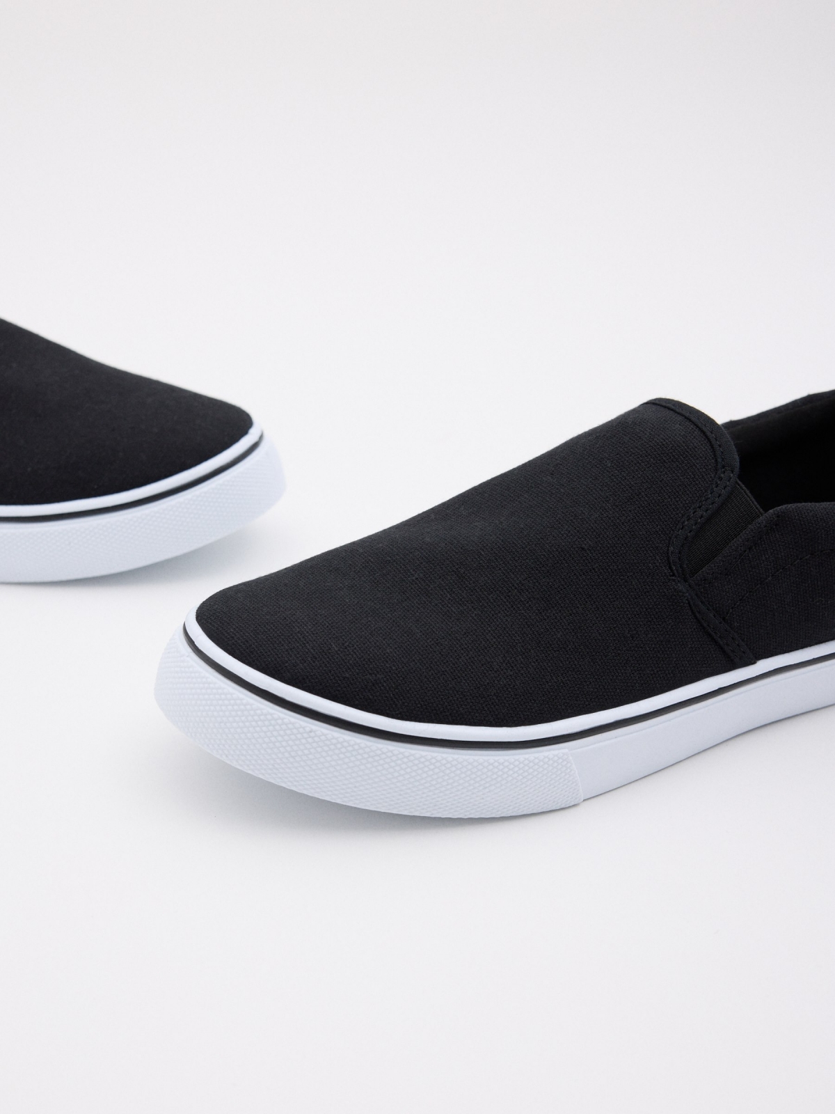 Elastic black canvas shoe black detail view