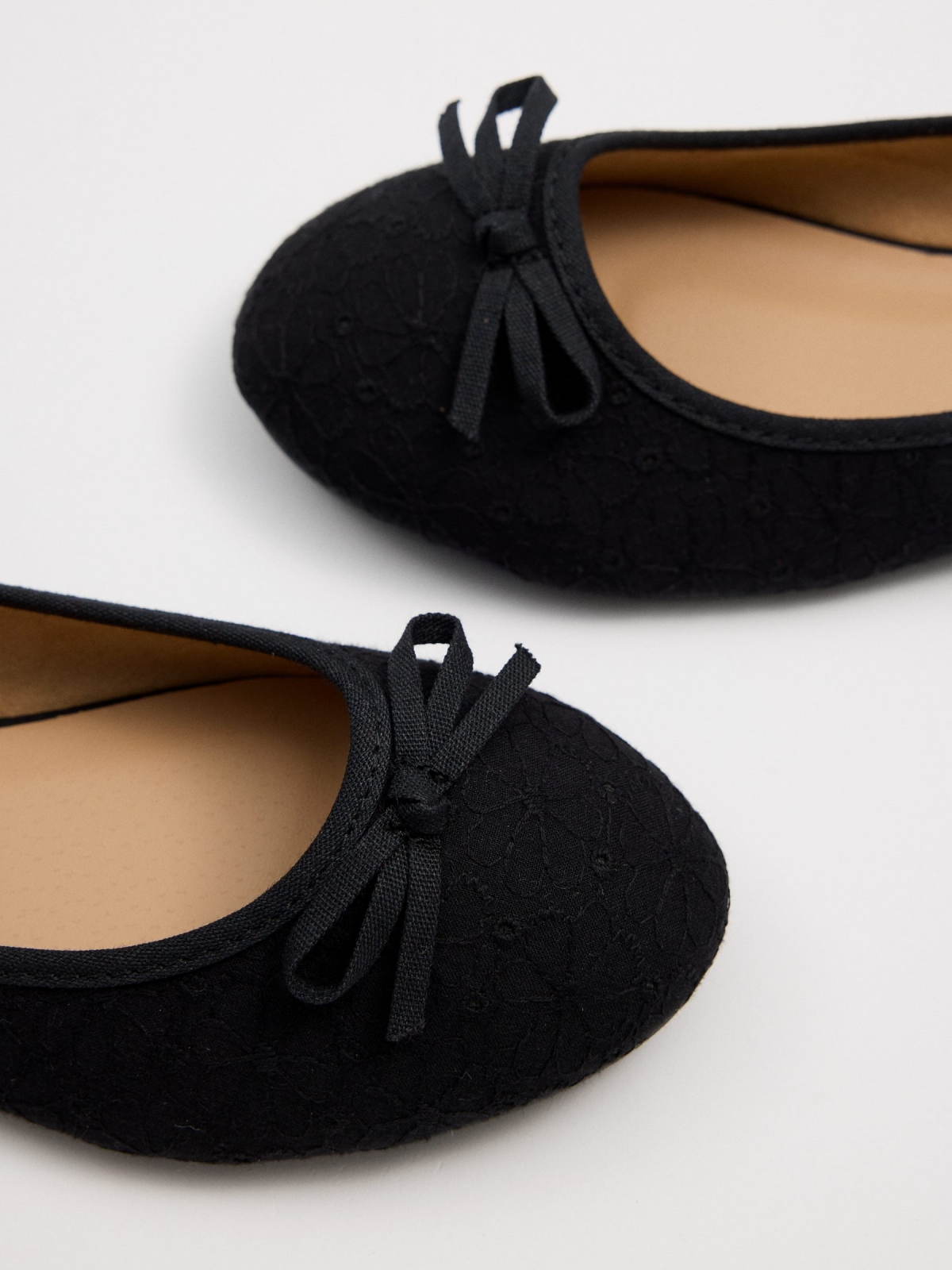 Embroidered ballerinas black detail view