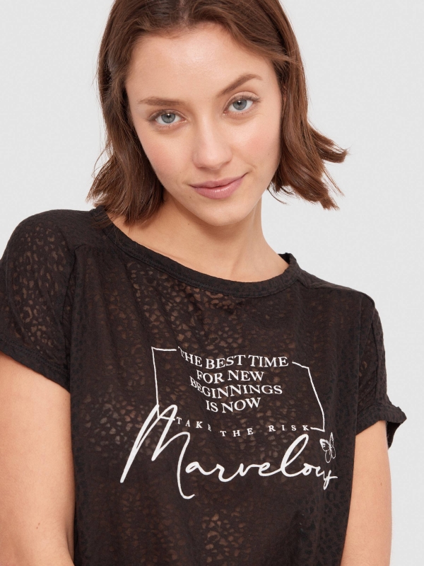 Camiseta Marvelous negro vista detalle