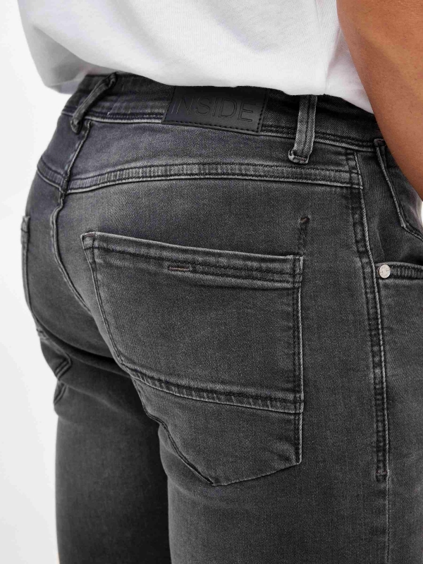 Bermuda denim cinza lavado cinza escuro vista detalhe