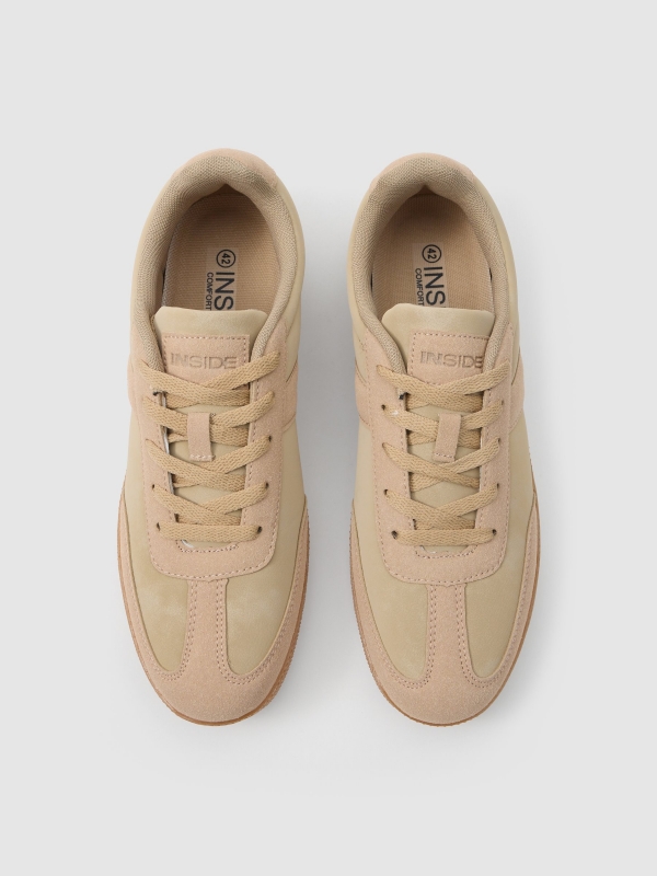 One-colour retro sneaker sand zenithal view