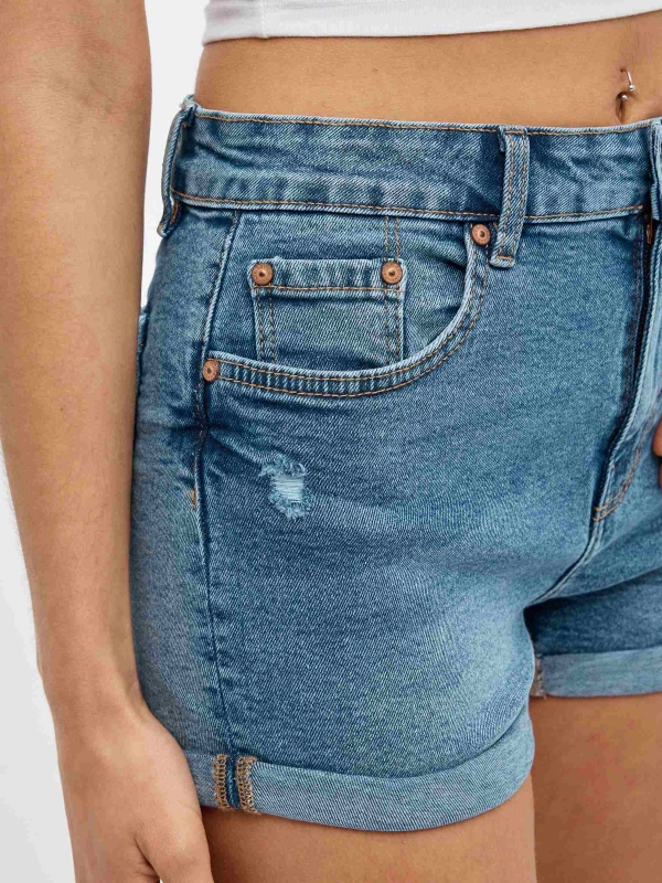 High-waisted denim shorts blue detail view