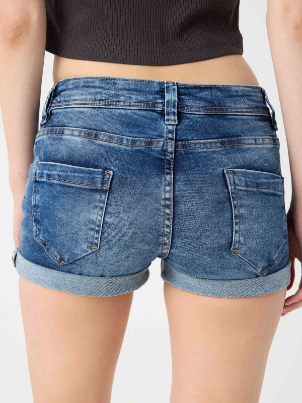 Shorts denim azul lavado rotos azul vista detalle