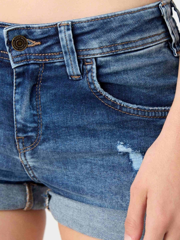 Shorts denim azul lavado rotos azul vista detalle