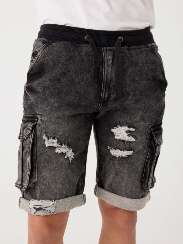 Bermuda denim cargo negro vista detalle