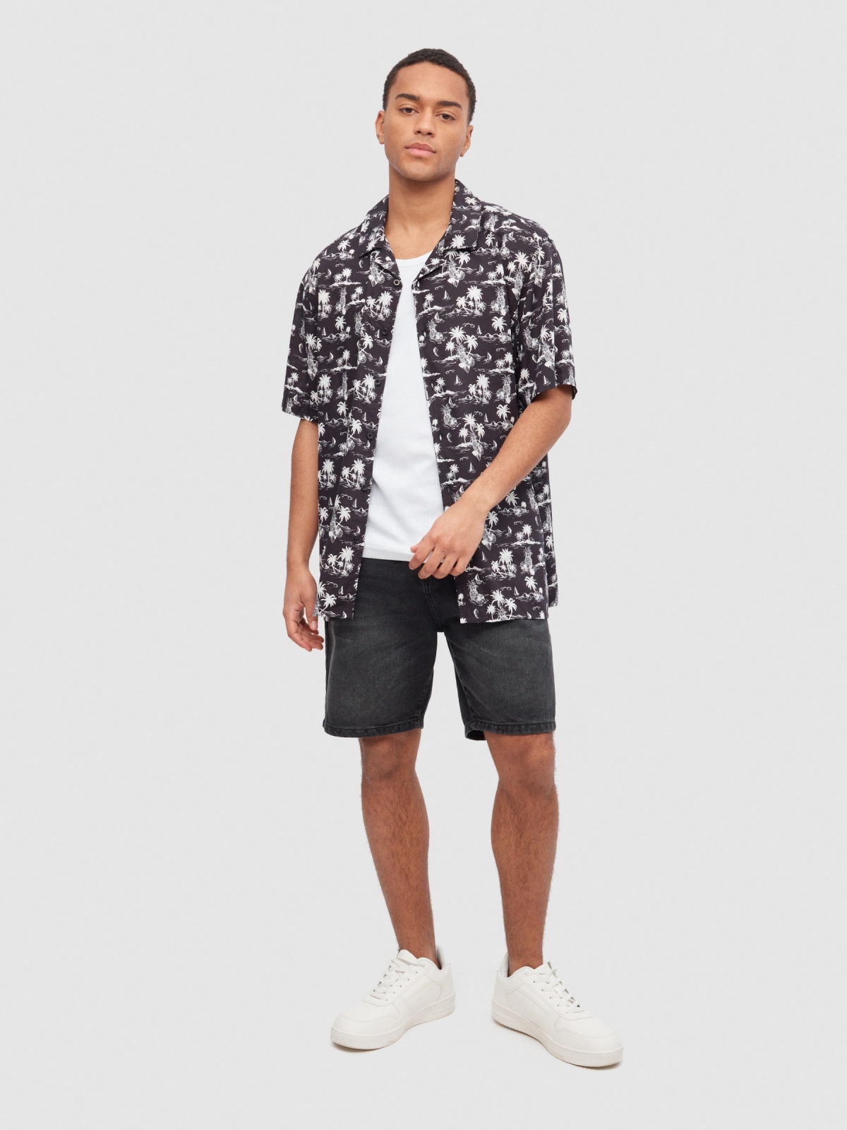 Camisa hawaiana preto vista geral frontal