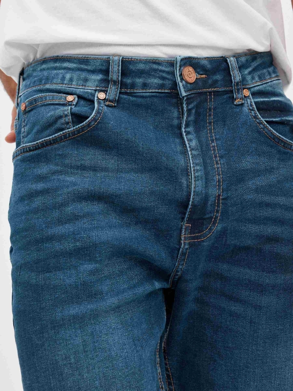 Bermuda denim rasgos desfiados azul vista detalhe