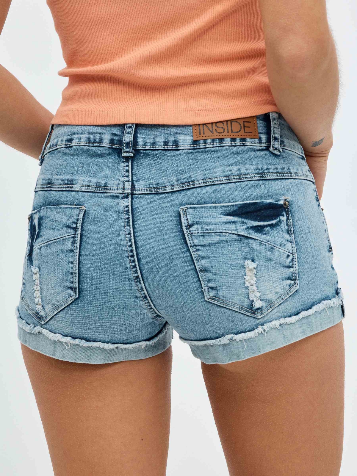 Short denim efecto lavado rotos azul vista detalle