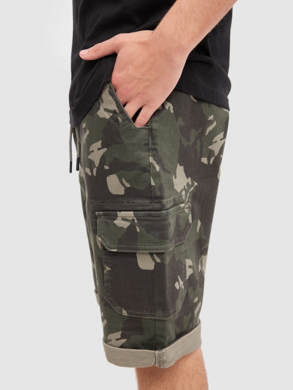 Camuflagem cargo bermudas cáqui vista detalhe