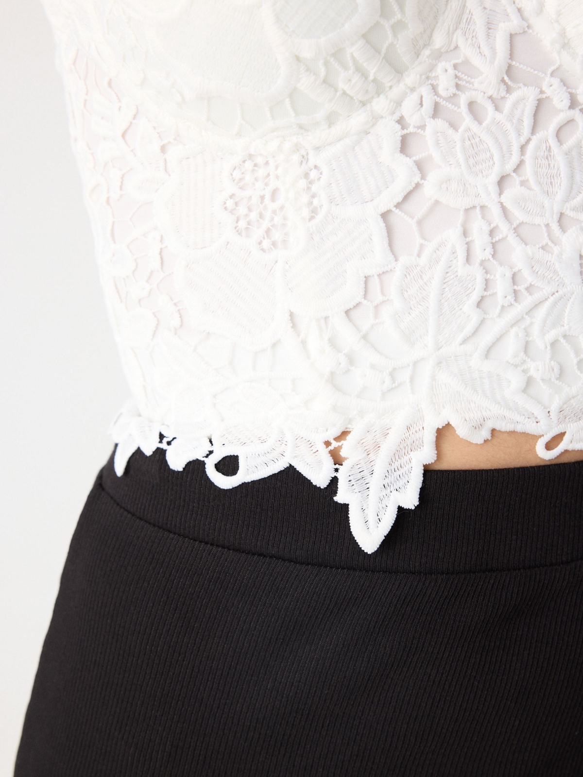 Floral lace bustier white detail view