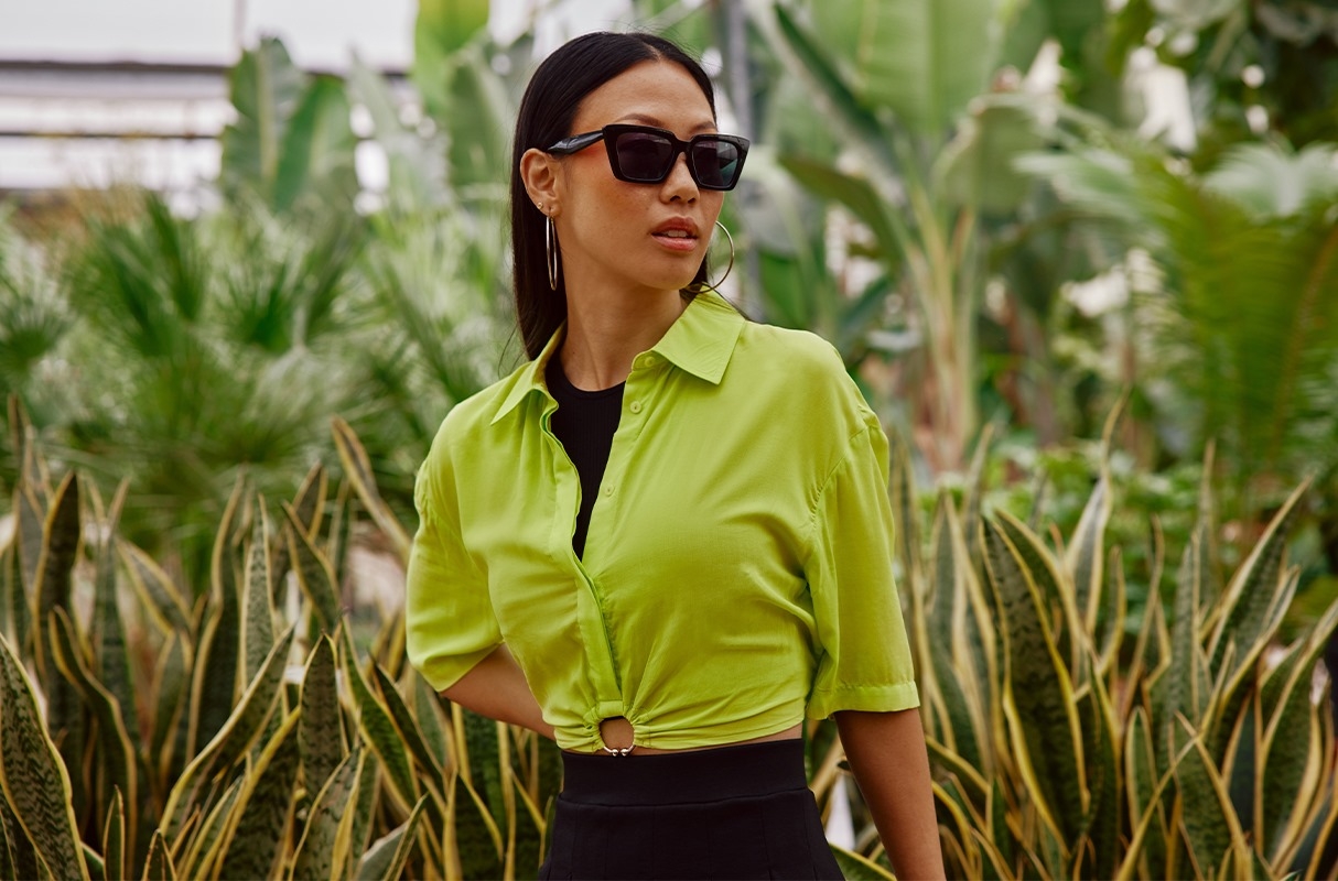 Crop ring shirt lime middle front view