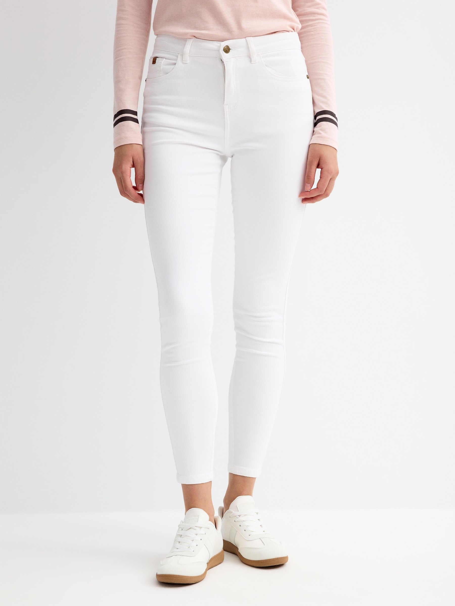 Pantalón skinny color liso blanco vista general frontal