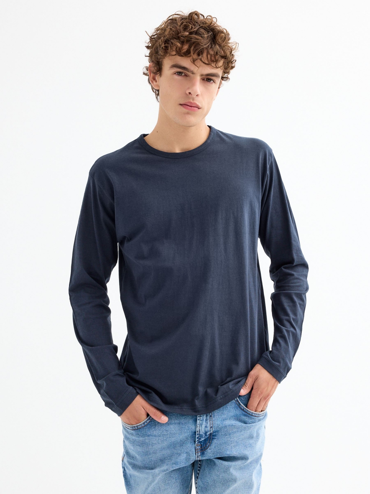 Basic long sleeve t-shirt blue middle front view