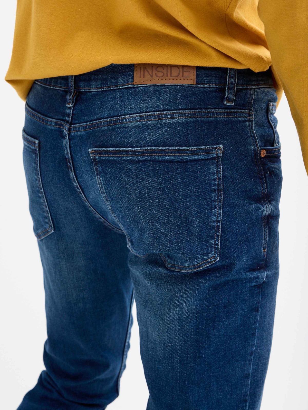 Jeans slim tiro medio denim azul vista detalle