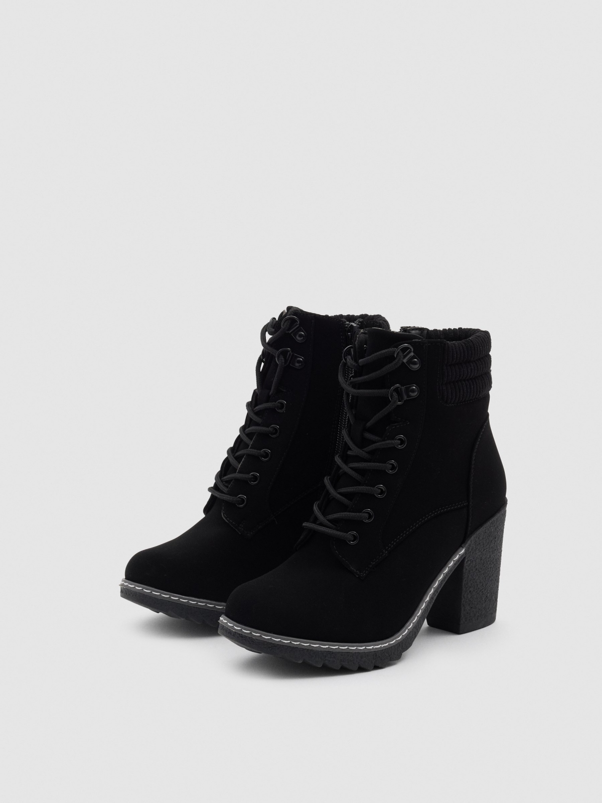 Ankle boots with combined collar black 45º front view