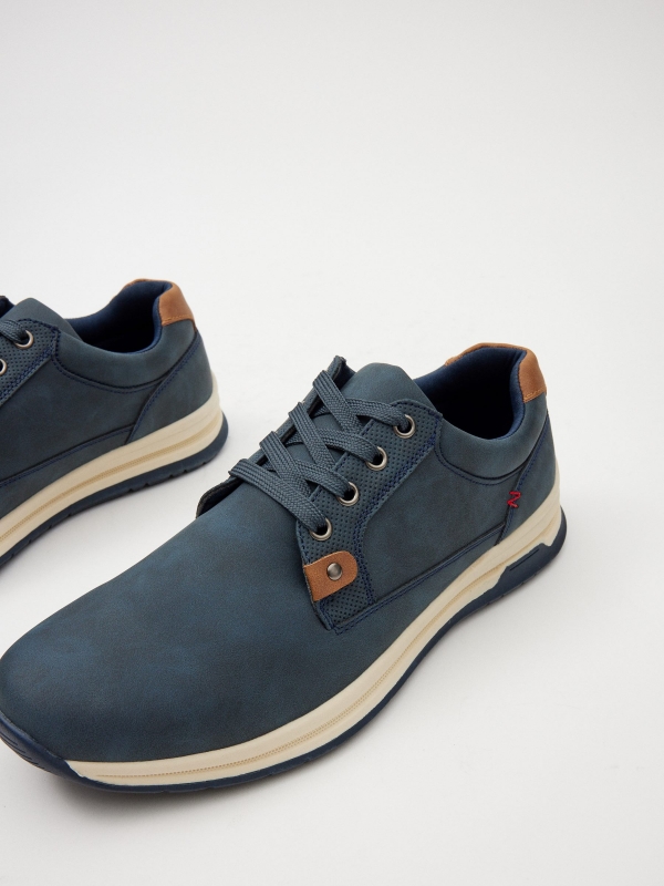 Classic lace-up shoe blue detail view