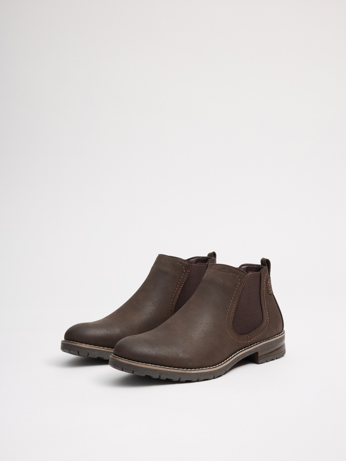 Chealse boot with elastics earth brown 45º front view