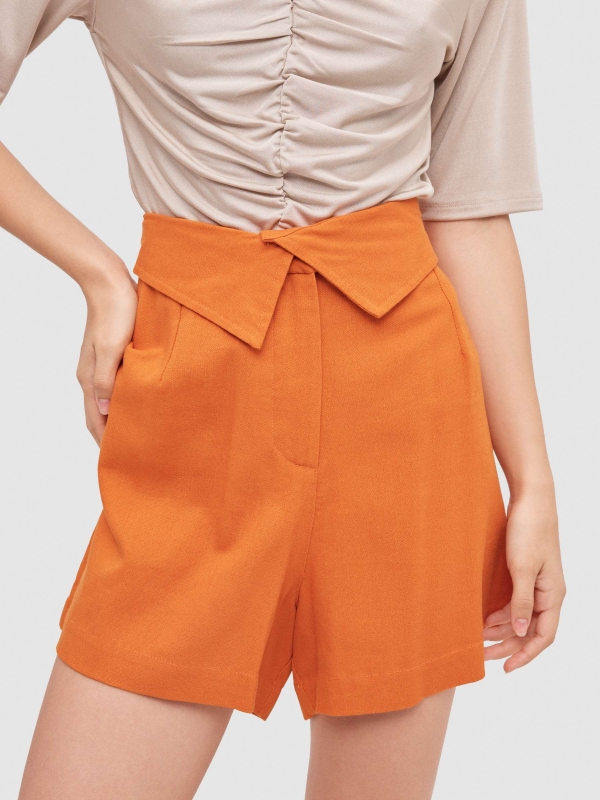 Linen fluid shorts cinnamon detail view