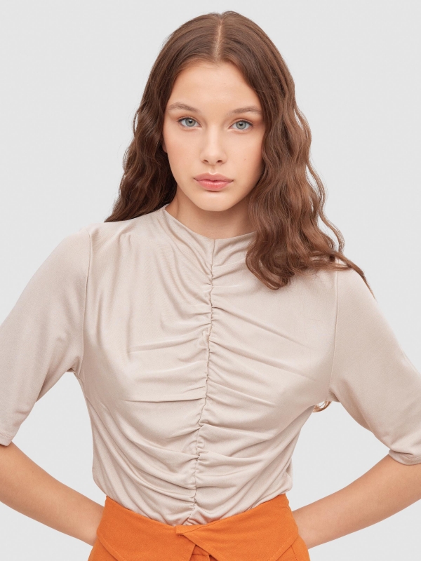 Satin ruffled T-shirt taupe detail view