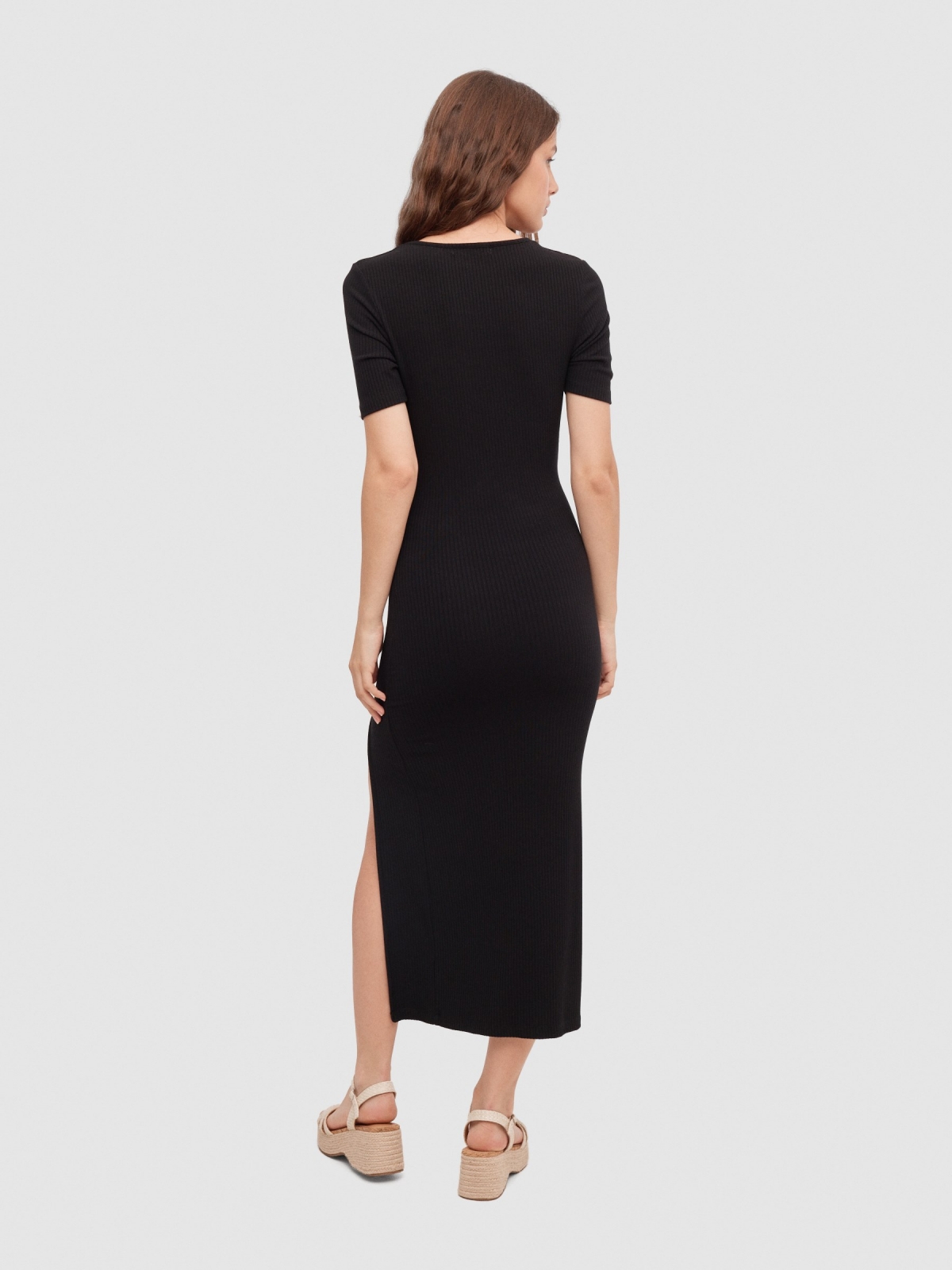 Vestido midi com nervuras preto vista meia traseira