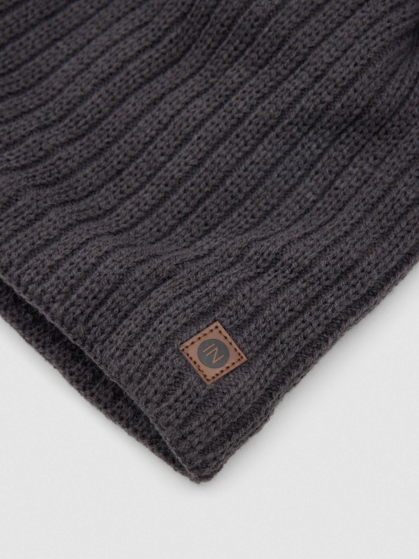 Knitted striped beanie hat black front view