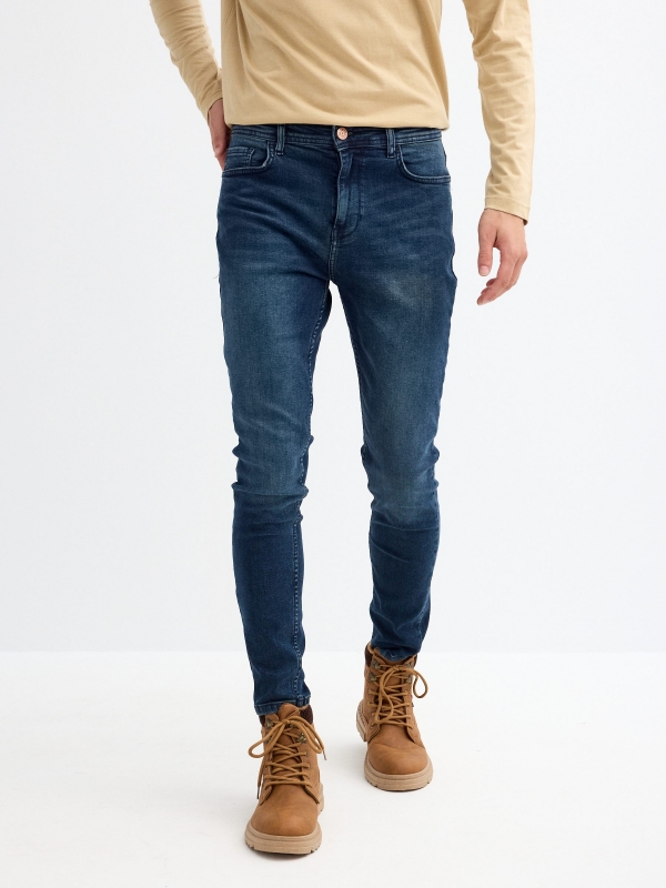 Basic carrot jeans blue middle front view