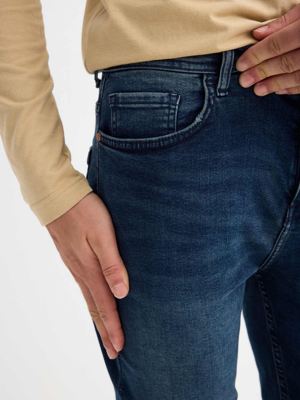 Basic carrot jeans blue detail view