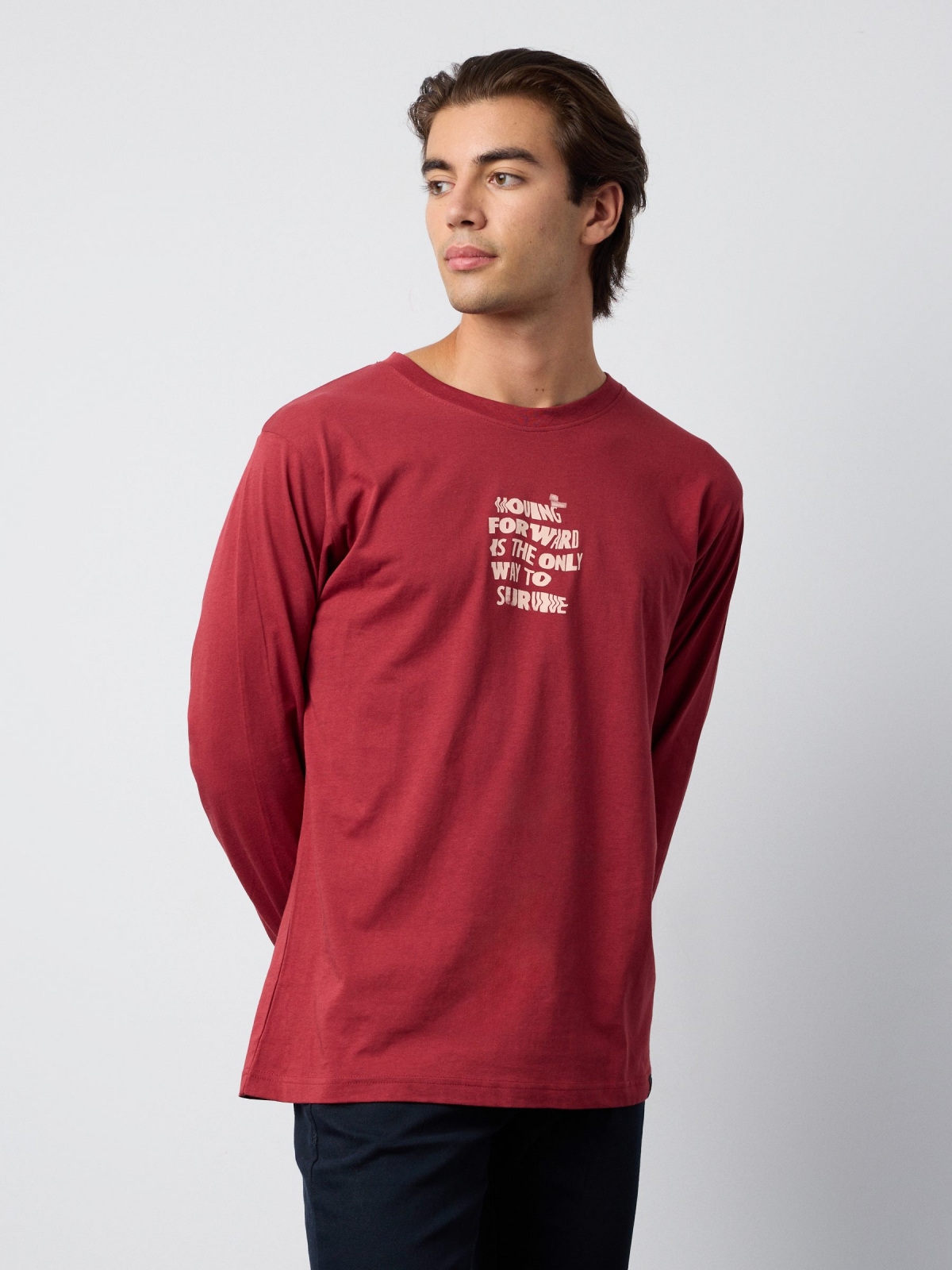 Camiseta estampado doble texto rojo vista media frontal