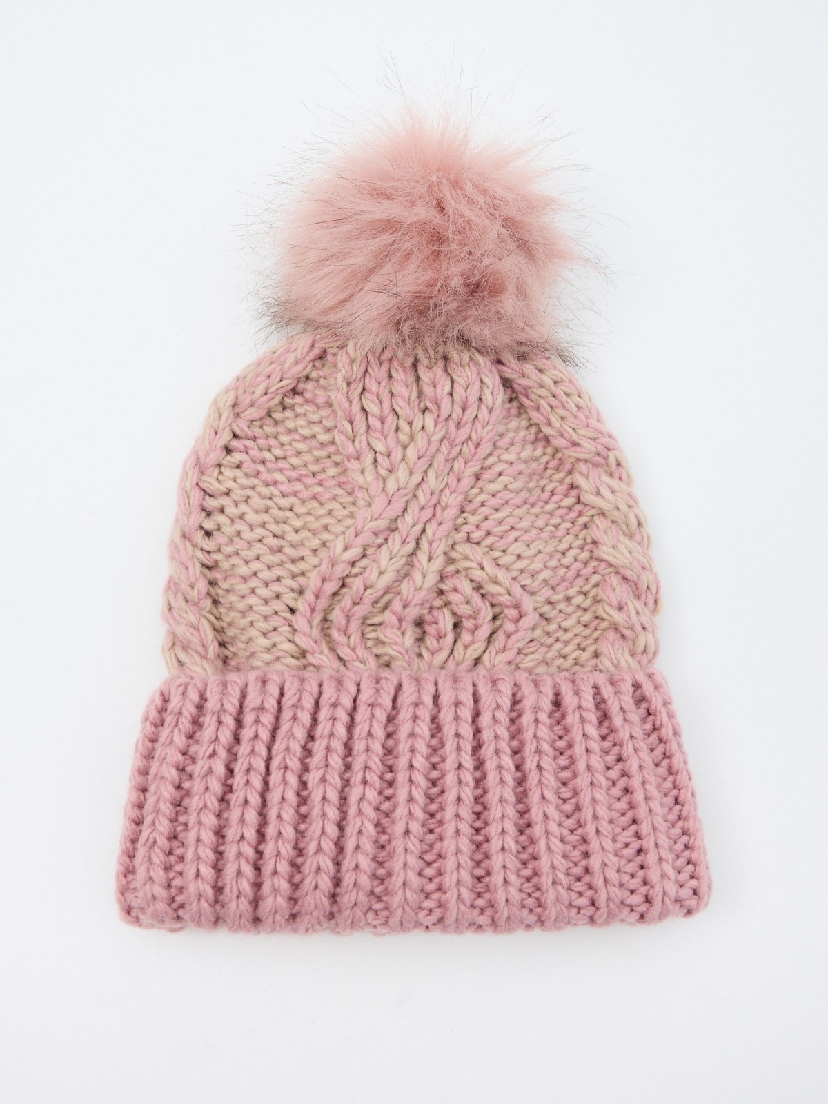 Gorro con trezado rosa