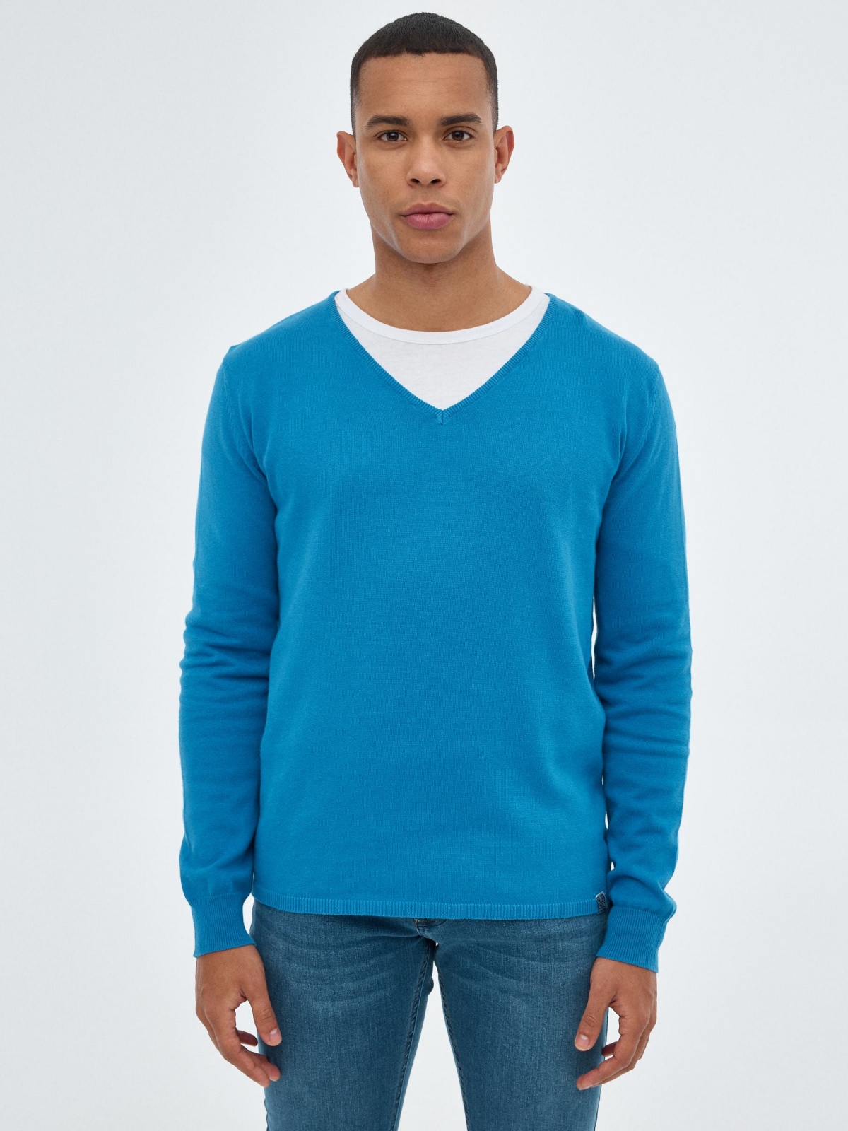 Camisola azul tricotada azul eléctrico vista meia frontal