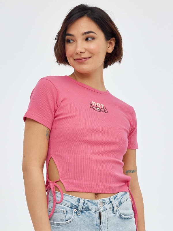 Camiseta crop con lace up coral vista media frontal