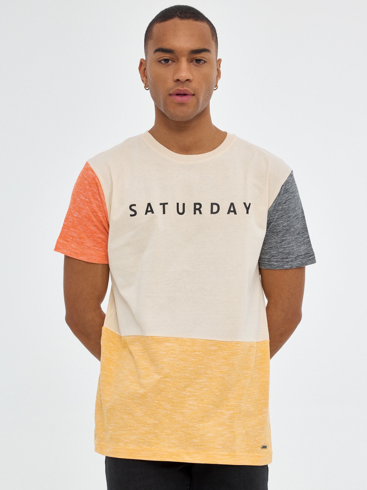 Camiseta color block Saturday arena vista media frontal