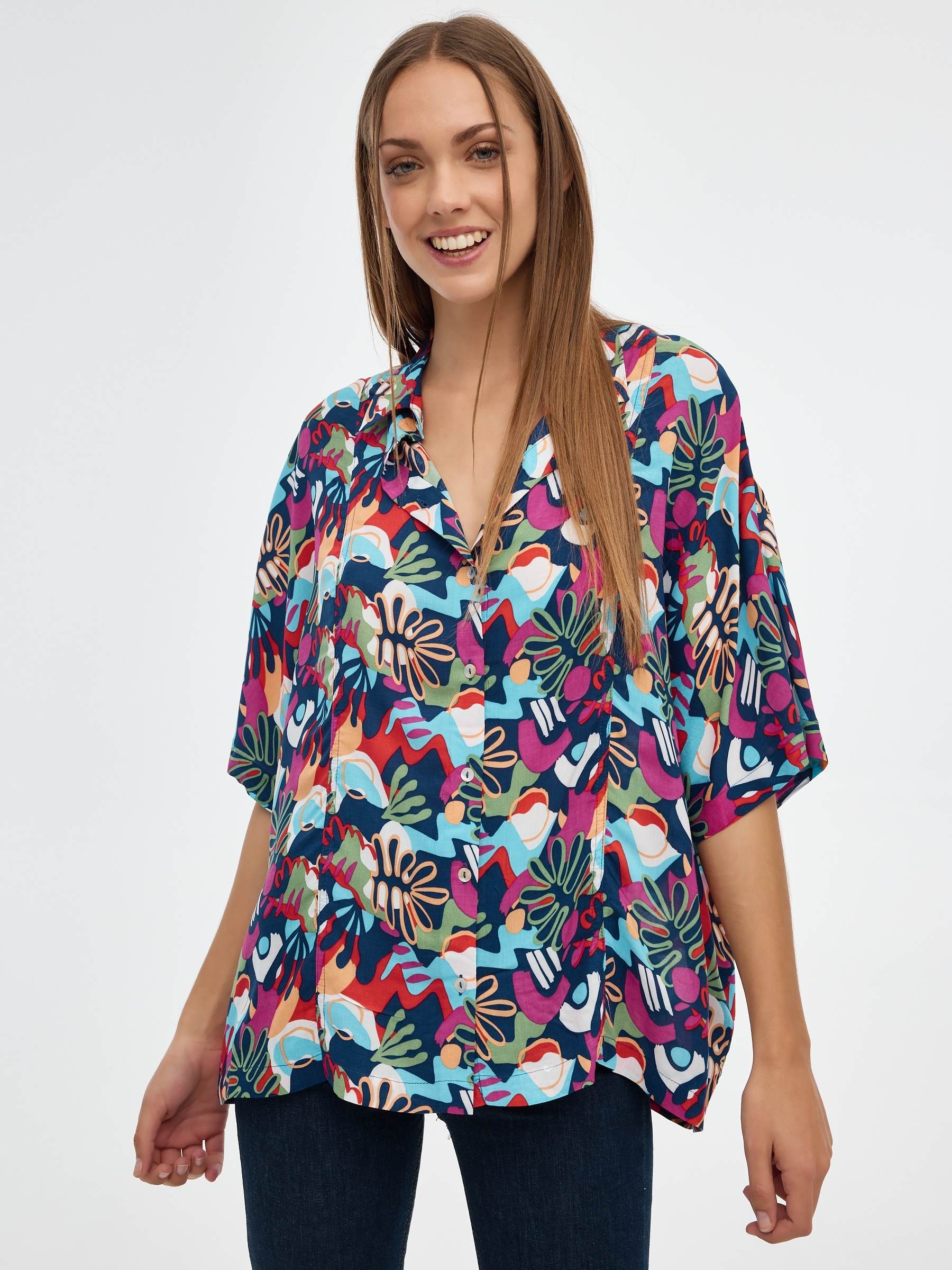 Camisa de tamanho superior ao normal