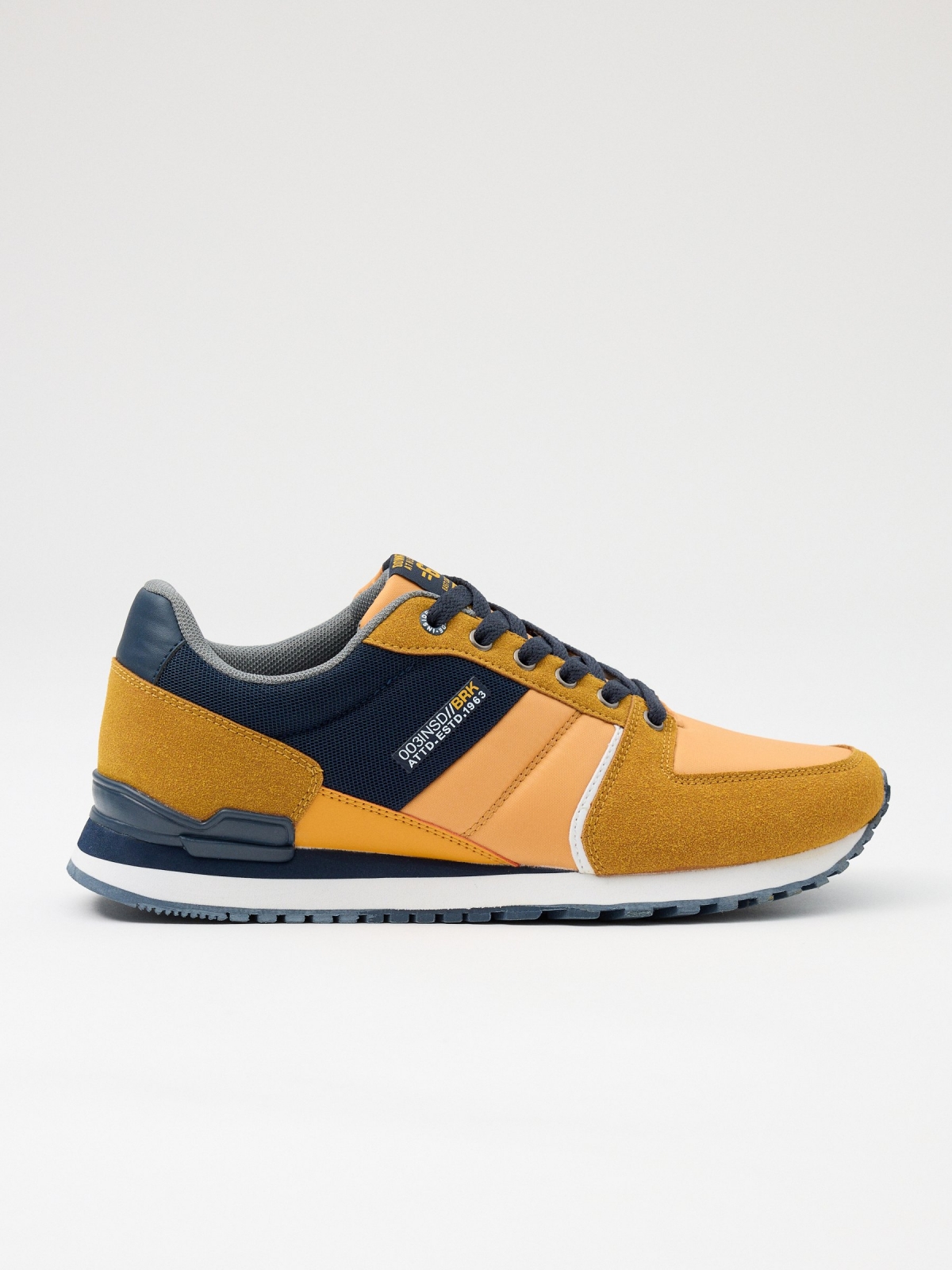 Deportiva casual combinada mostaza
