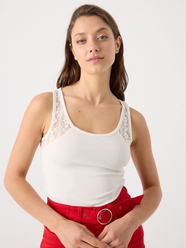 Top regata com renda branco vista meia frontal