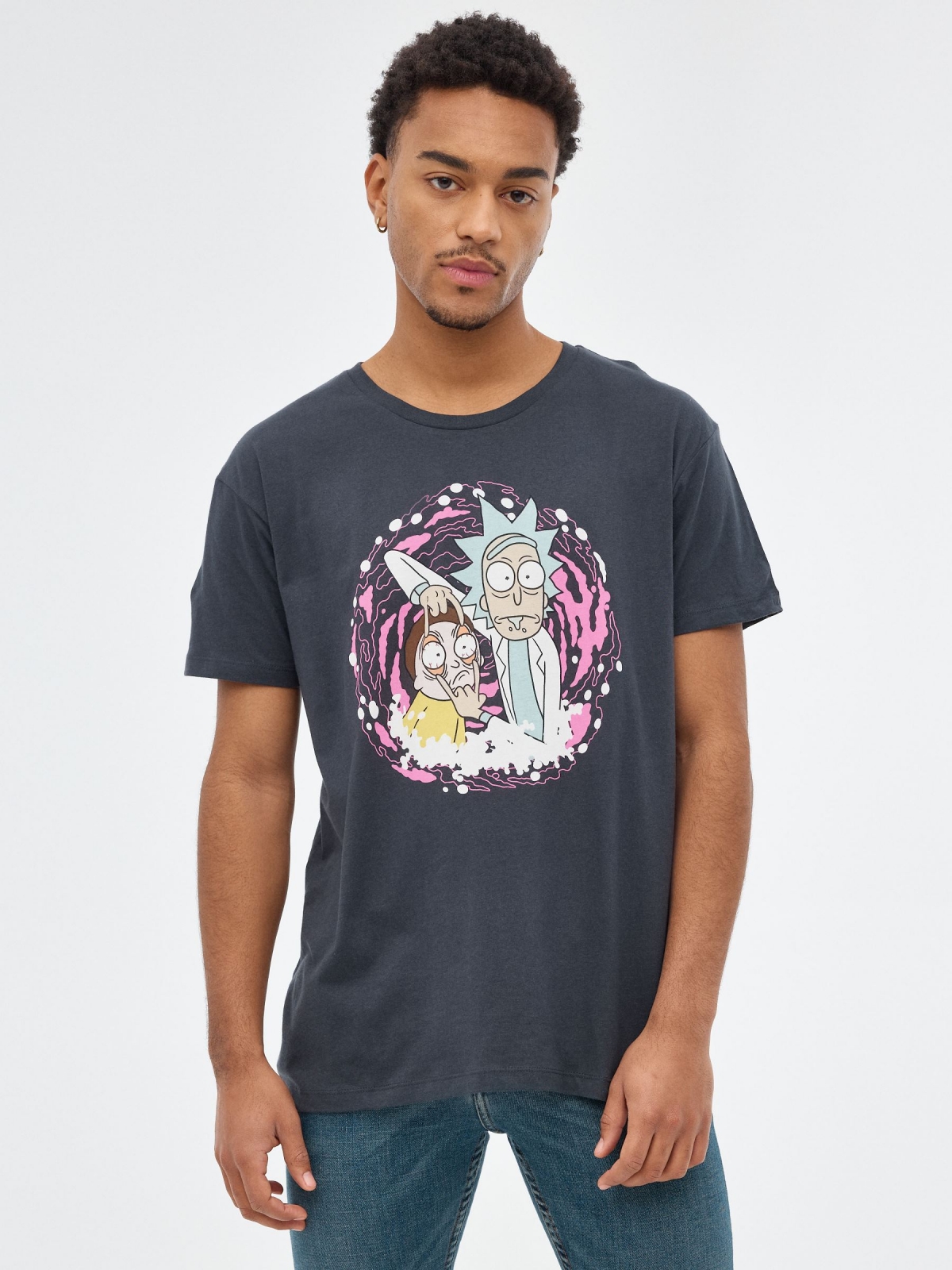 Camiseta negra Ricky&Morty gris oscuro vista media frontal