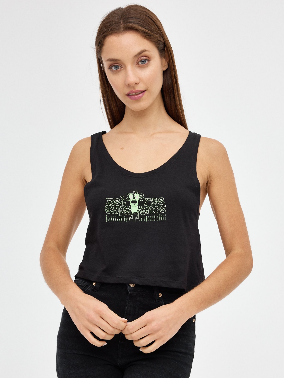 Camiseta tirantes estampado negro vista media frontal