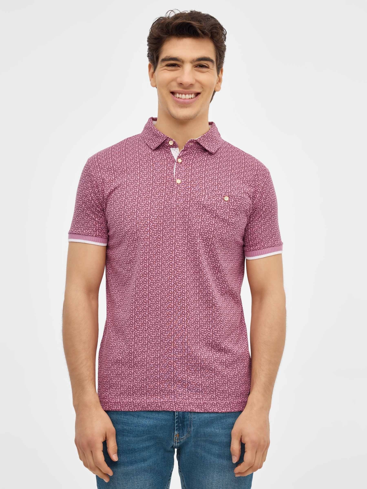 Polo rojo print geometrico morado vista media frontal