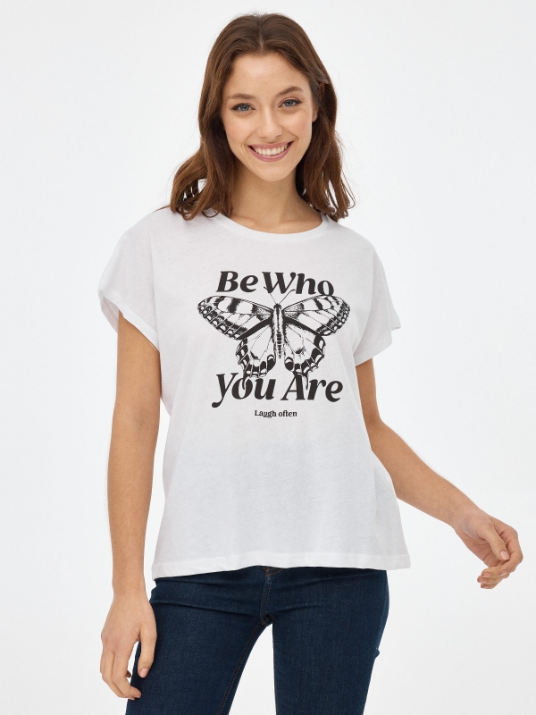 Camiseta con estampado blanco vista media frontal